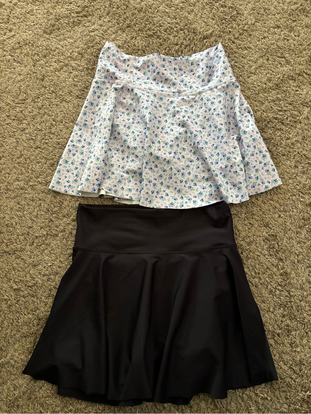 Girl’s Old Navy Floral and Black Skorts size: 14/16